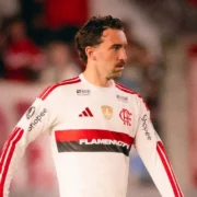 Léo Ortiz, zagueiro do Flamengo, comenta pressão por títulos antes da semifinal contra o Estudiantes na Libertadores 2026