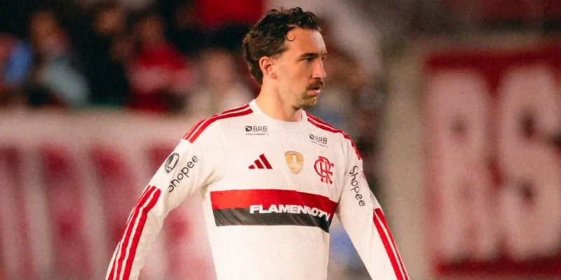 Léo Ortiz, zagueiro do Flamengo, comenta pressão por títulos antes da semifinal contra o Estudiantes na Libertadores 2026