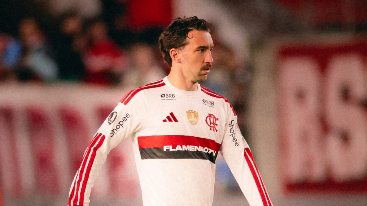 Léo Ortiz, zagueiro do Flamengo, comenta pressão por títulos antes da semifinal contra o Estudiantes na Libertadores 2026