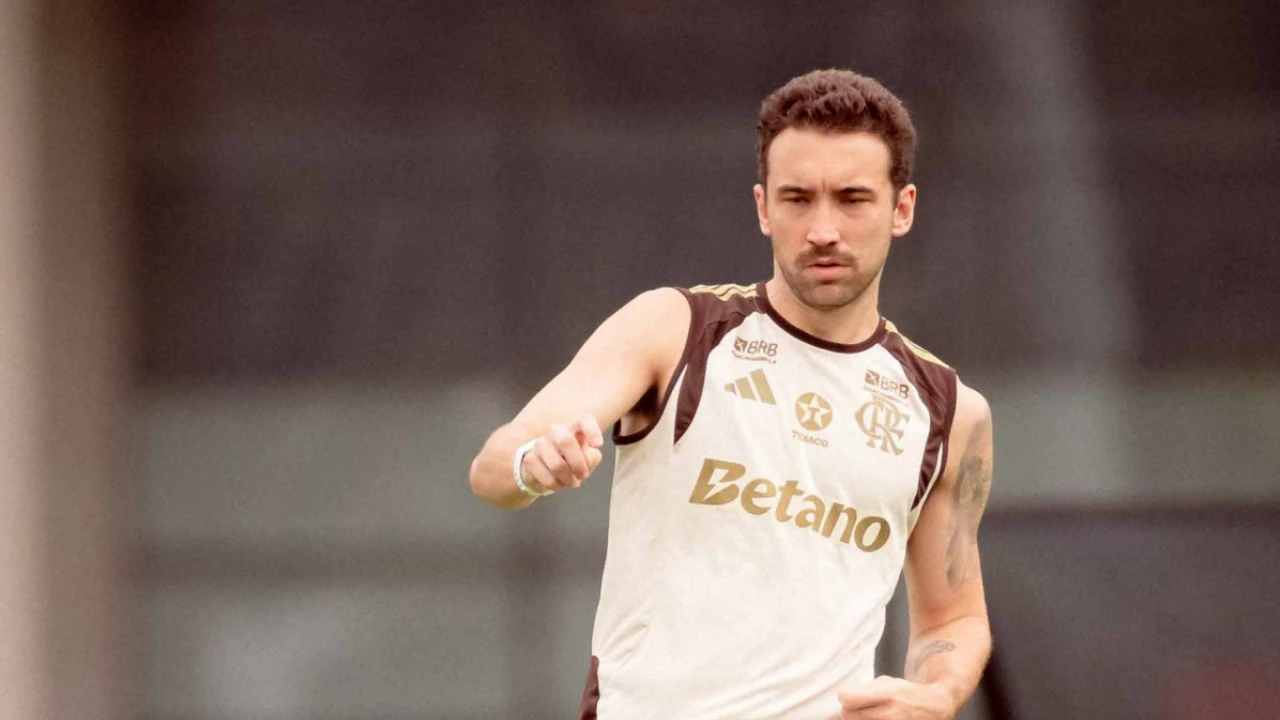 Léo Ortiz durante treinamento do Flamengo no Ninho do Urubu