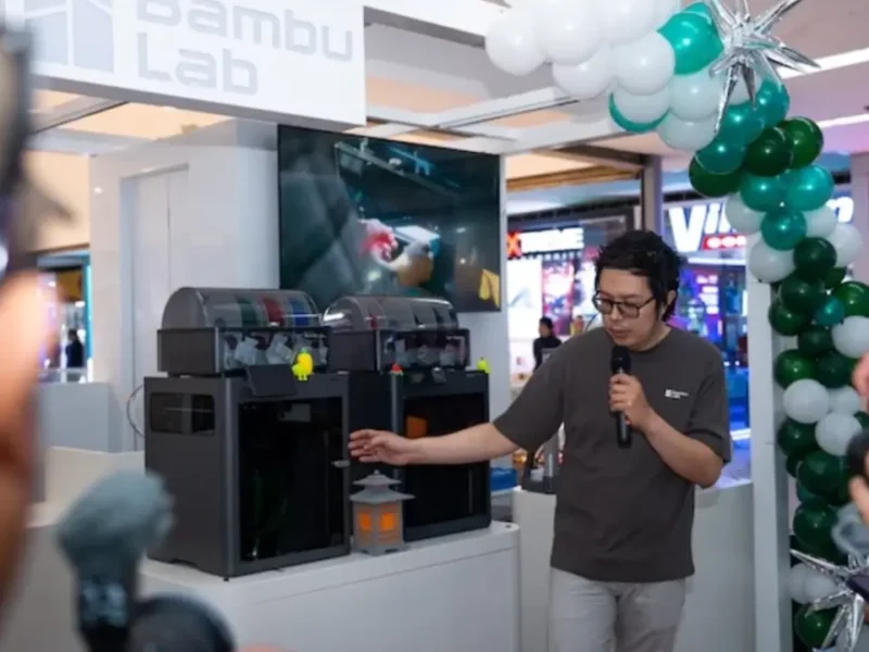 Loja autorizada da Bambu Lab no SM Megamall com impressoras 3D expostas
