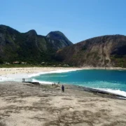 Praia de Itacoatiara, em Niterói, recebe treinos de longboard em outubro