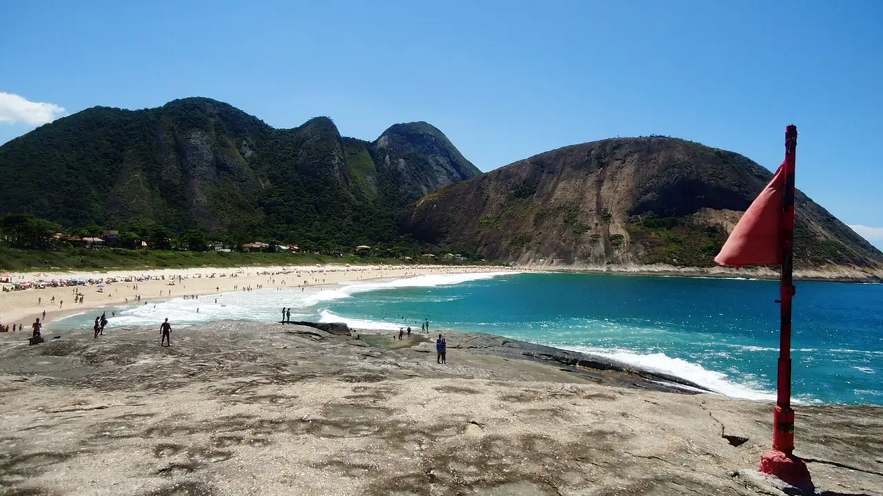 Praia de Itacoatiara, em Niterói, recebe treinos de longboard em outubro