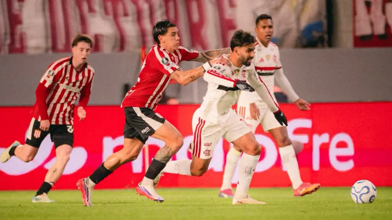 Lucas Paquetá, meia do Flamengo eleito melhor em campo contra o Estudiantes na semifinal da Libertadores 2026