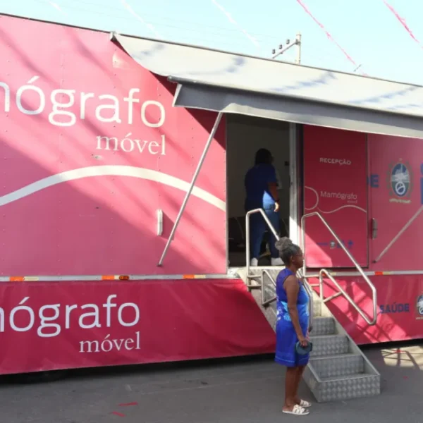 Mamógrafo Móvel atende mulheres em Nova Iguaçu durante o Outubro Rosa