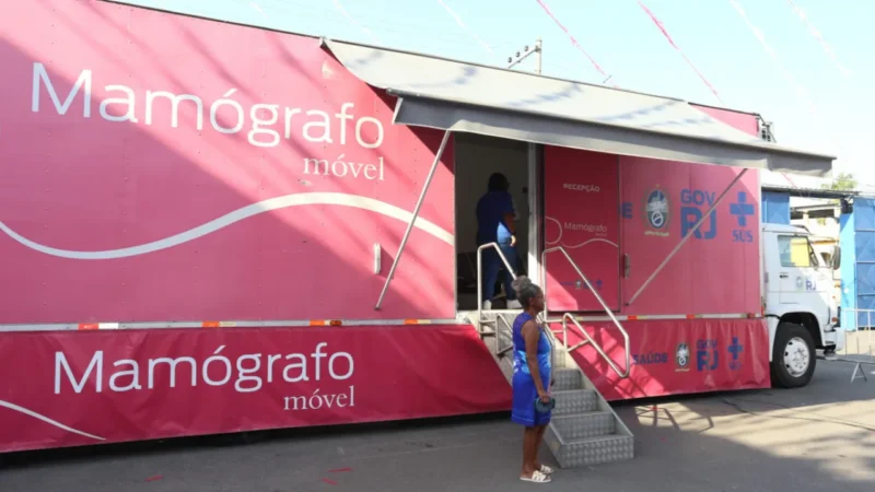 Mamógrafo Móvel atende mulheres em Nova Iguaçu durante o Outubro Rosa