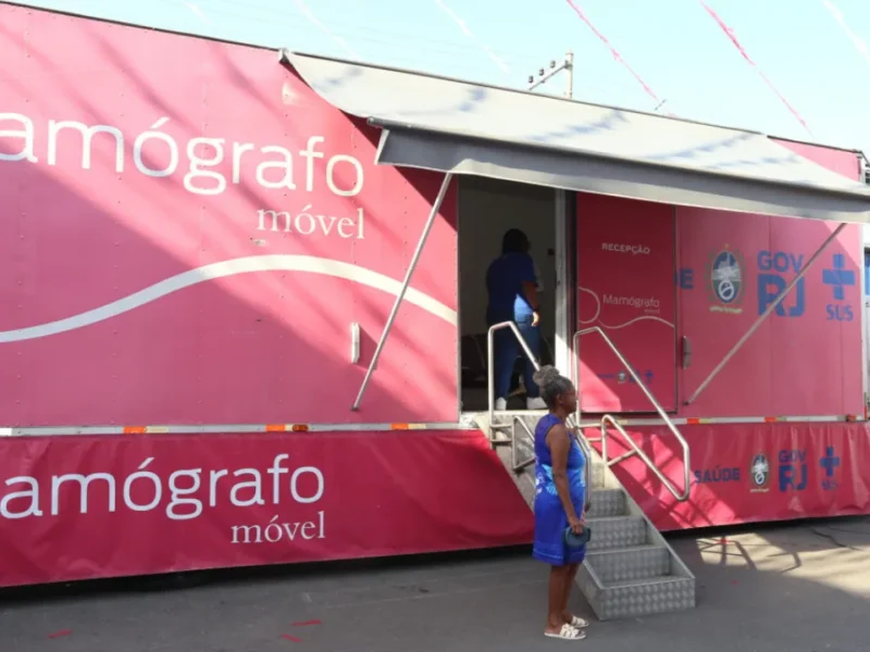 Mamógrafo Móvel atende mulheres em Nova Iguaçu durante o Outubro Rosa