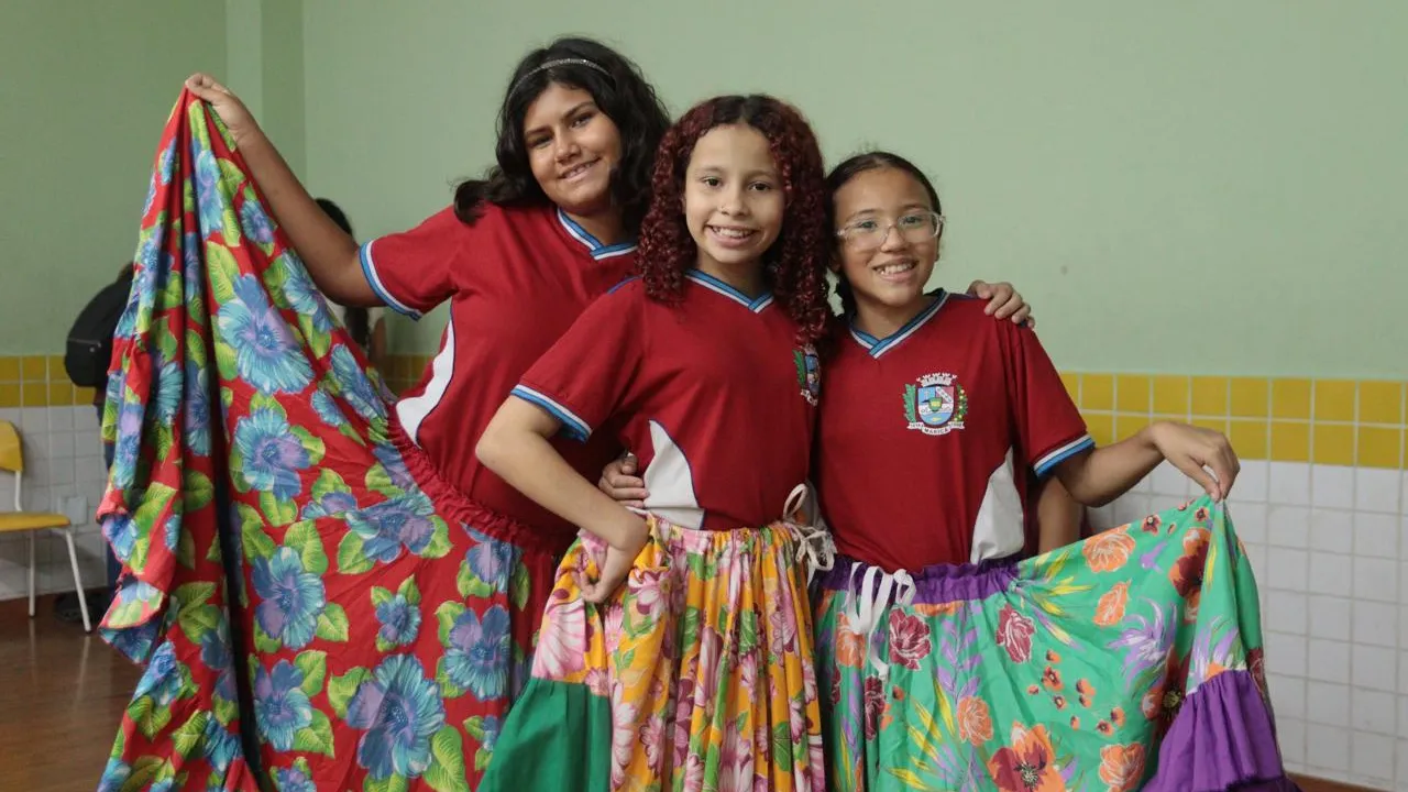 Alunos participam de atividades do Maricá das Artes em escola municipal