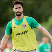 Martinelli, volante do Fluminense que sofreu entorse no joelho esquerdo contra o Palmeiras na semifinal da Libertadores