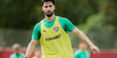 Martinelli, volante do Fluminense que sofreu entorse no joelho esquerdo contra o Palmeiras na semifinal da Libertadores