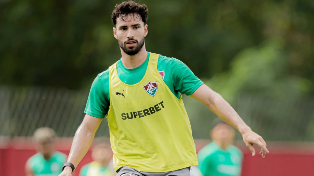 Martinelli, volante do Fluminense que sofreu entorse no joelho esquerdo contra o Palmeiras na semifinal da Libertadores