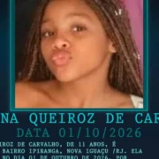Cartaz do Disque Denúncia procura Mariana Queiroz de Carvalho, de 11 anos, desaparecida em Nova Iguaçu