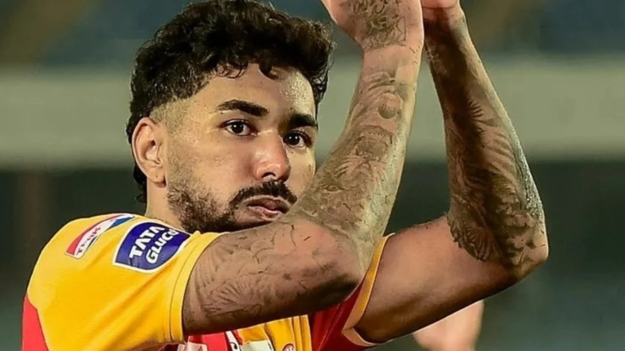Miguel Figueira em ação pelo futebol indiano após passagem pelo Goiás
