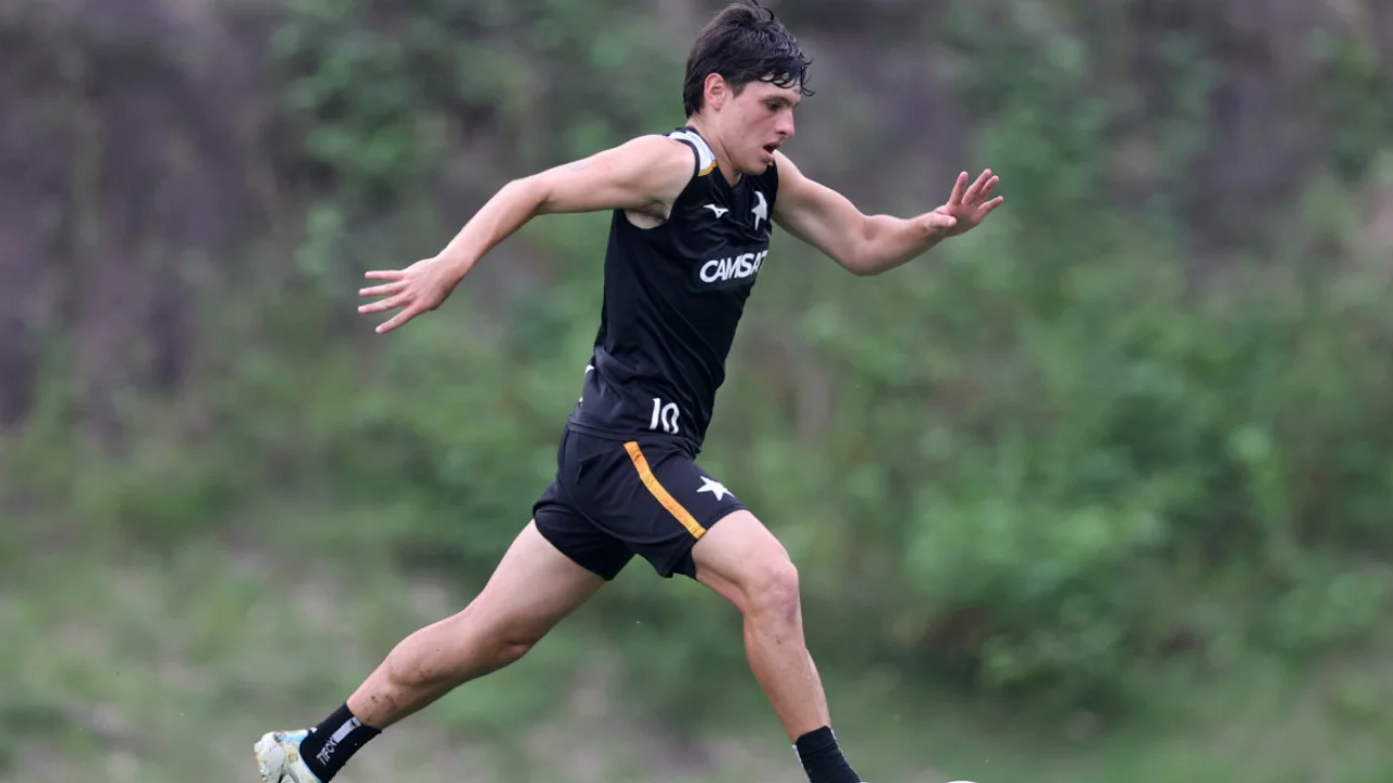 Álvaro Montoro, meia-atacante do Botafogo que pode voltar ao time titular contra a Chapecoense