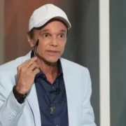 Cantor Netinho durante apresentação ao vivo