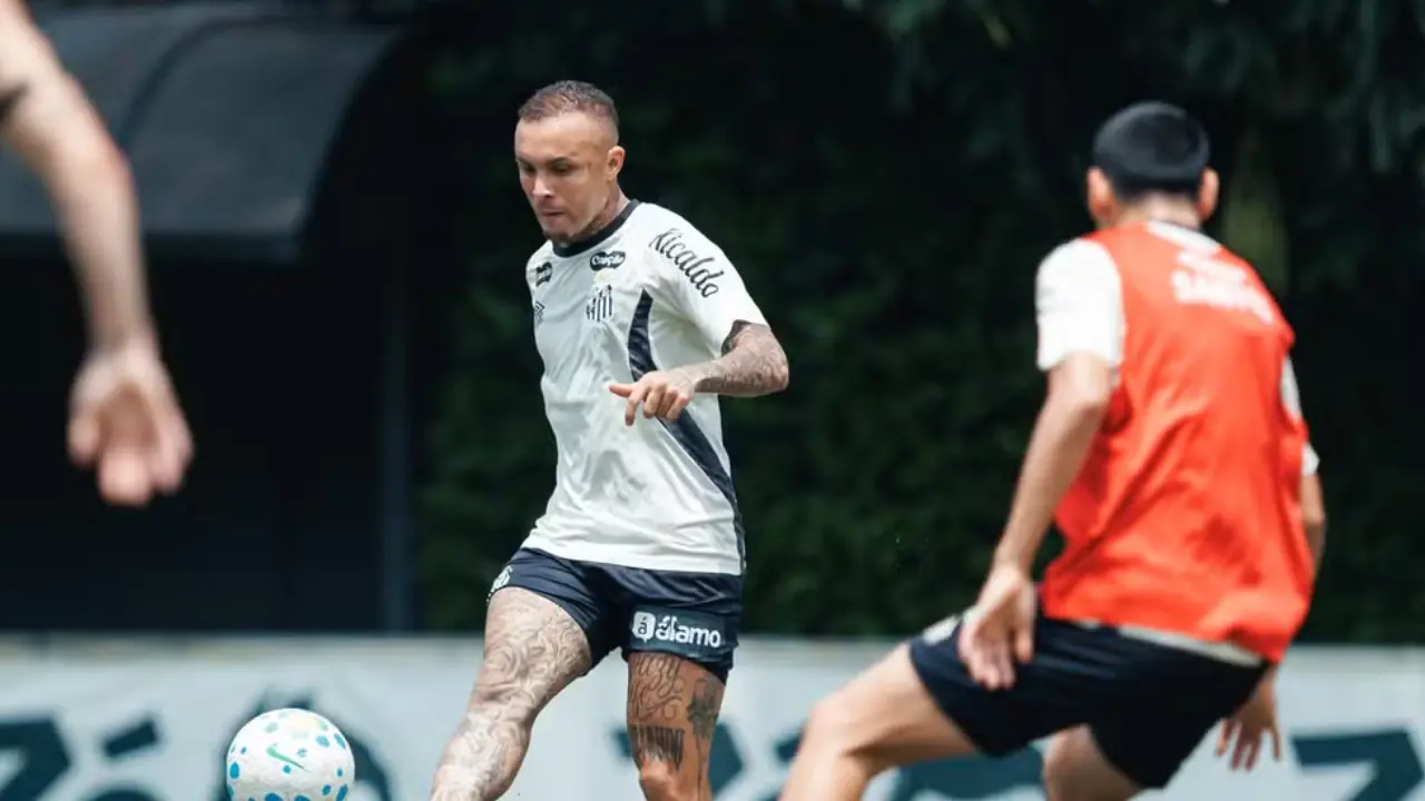 Neymar durante treinamento do Santos antes da partida contra o Atlético-MG