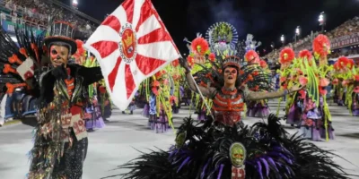 Escola de samba desfila no Carnaval de Niterói
