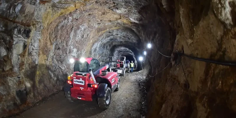 Obras de recuperação do Túnel do Tibau, que liga o mar à Lagoa de Piratininga, em Niterói.