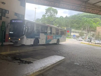 Ônibus intermunicipal da Viação 1001 no Estado do Rio de Janeiro