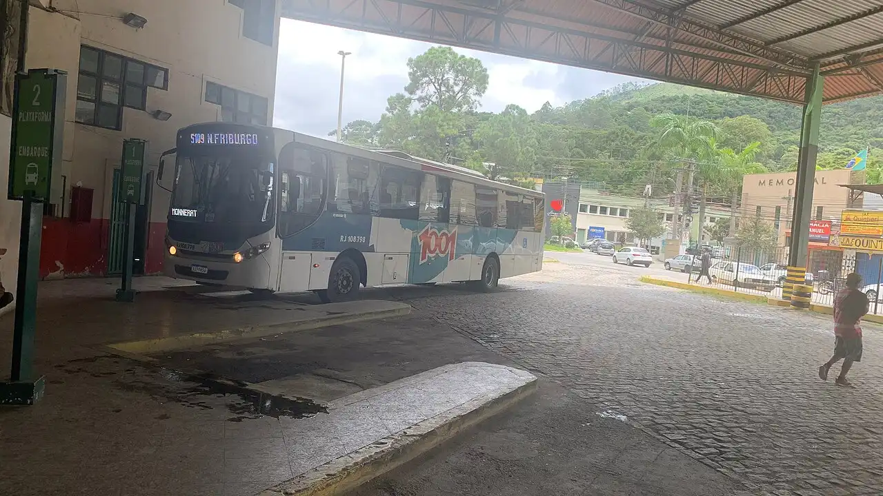 Ônibus intermunicipal da Viação 1001 no Estado do Rio de Janeiro