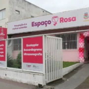 Espaço Rosa de São Gonçalo durante campanha de prevenção ao câncer de mama