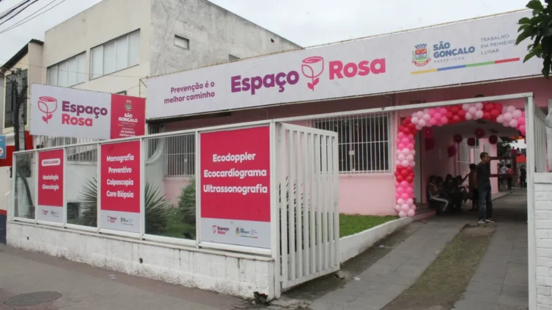 Espaço Rosa de São Gonçalo durante campanha de prevenção ao câncer de mama