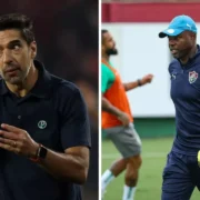 Jogadores do Palmeiras e Fluminense disputam a bola na semifinal da Copa Libertadores de 2026