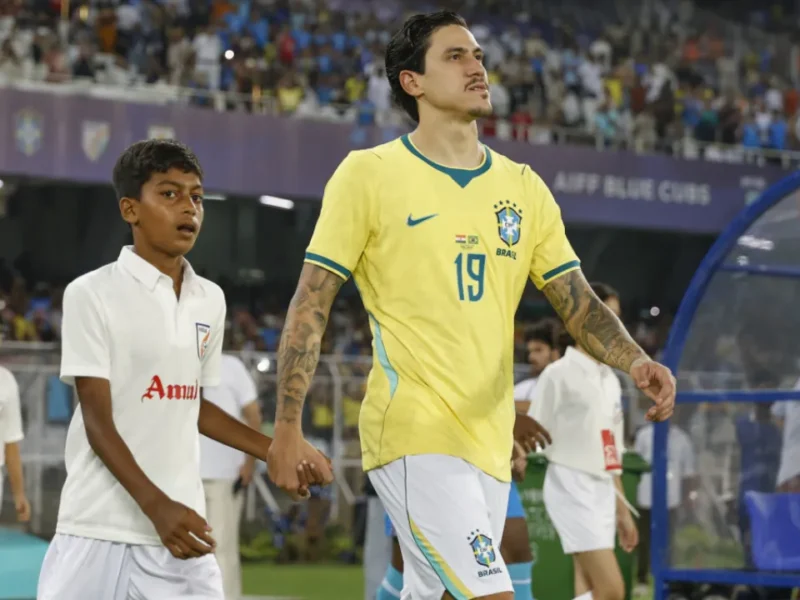Pedro comemora gol da Seleção Brasileira na vitória sobre a Índia em Calcutá