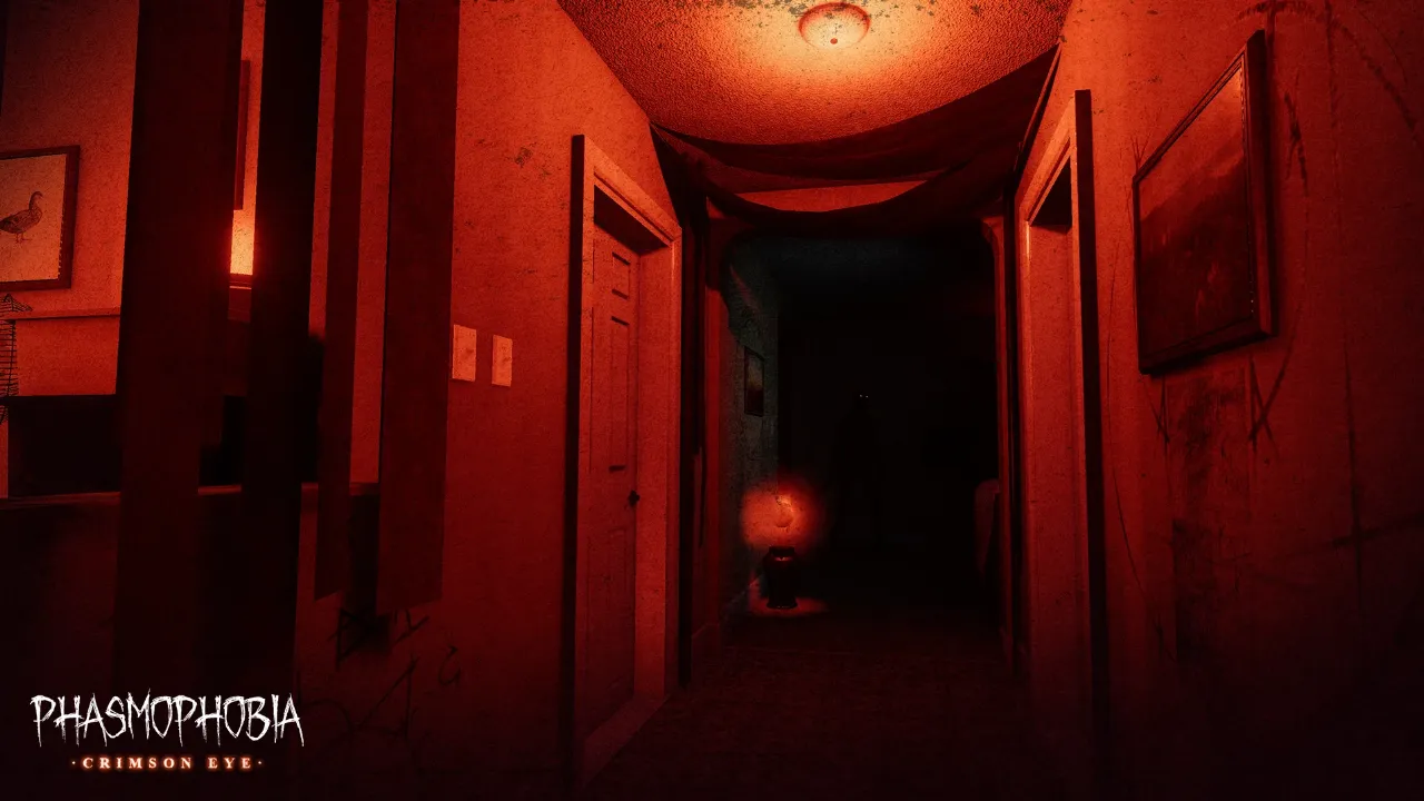 Corredor escuro de Phasmophobia iluminado em vermelho durante o evento Halloween Crimson Eye 2026.