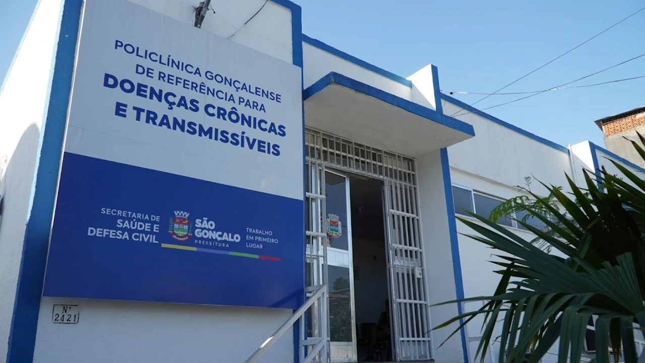 Profissional de saúde realiza teste rápido para sífilis em São Gonçalo Profissional de saúde realiza teste rápido para sífilis em São Gonçalo