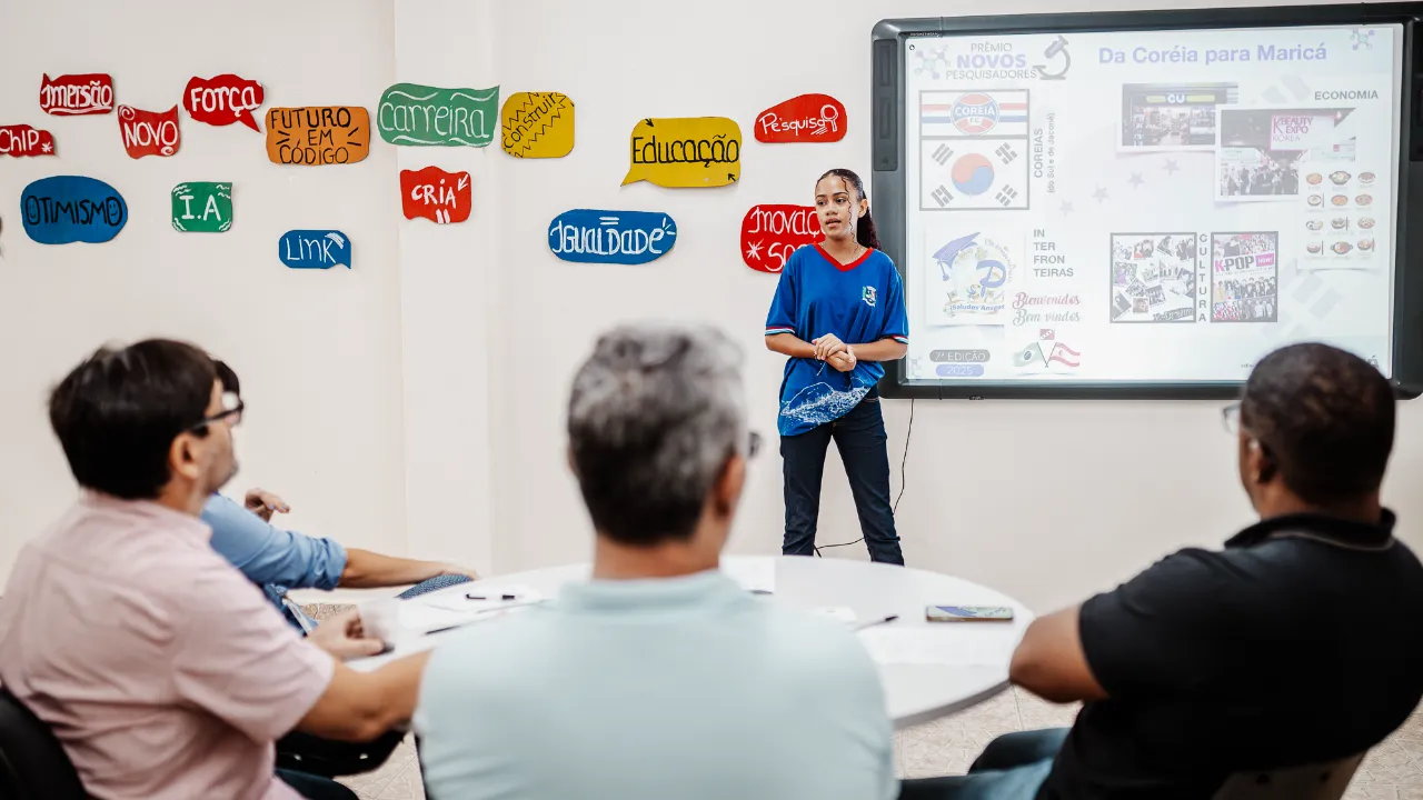 Estudantes participam de atividade de pesquisa em Maricá