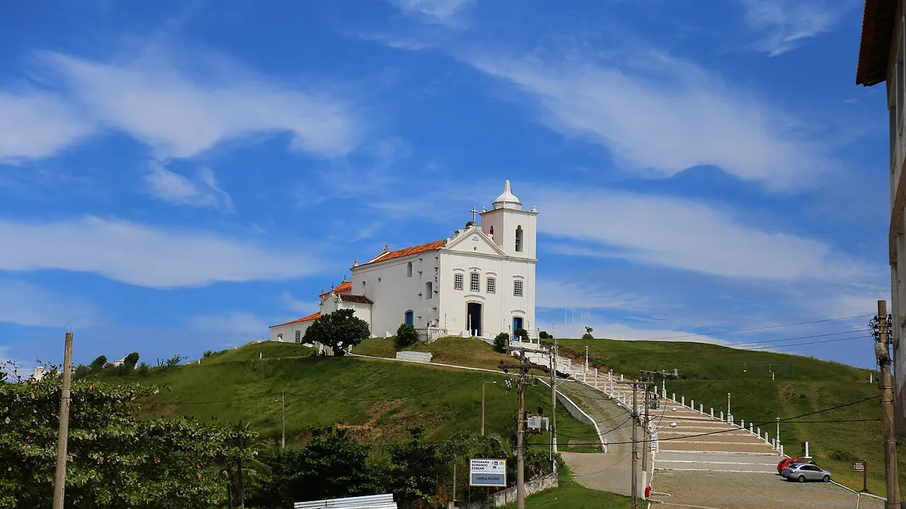 Igreja de Nossa Senhora de Nazaré sob céu carregado em Saquarema Igreja de Nossa Senhora de Nazaré sob céu carregado em Saquarema