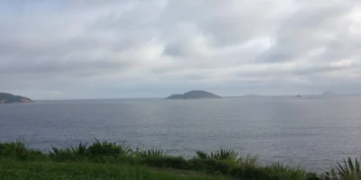 Céu nublado sobre o litoral de Niterói nesta quarta-feira