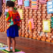 Crianças e famílias participam de atividade inclusiva em Piratininga