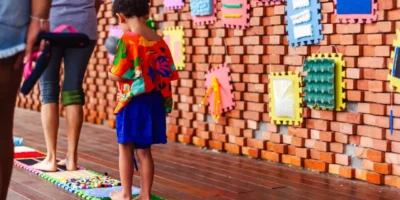 Crianças e famílias participam de atividade inclusiva em Piratininga