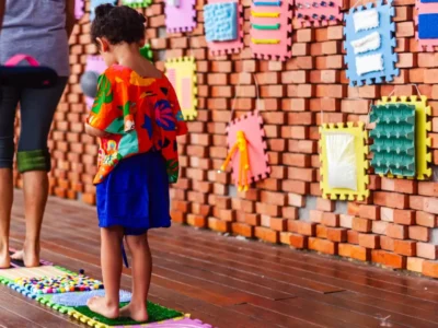 Crianças e famílias participam de atividade inclusiva em Piratininga