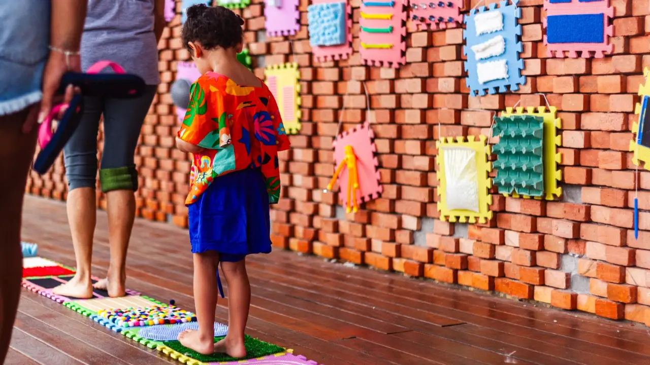Crianças e famílias participam de atividade inclusiva em Piratininga