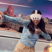 PlayStation VR2 e Meta Quest 3 lado a lado em comparação de headsets de realidade virtual