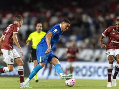 Kannemann e jogadores de Remo e Grêmio durante empate no Mangueirão pelo Brasileirão 2026