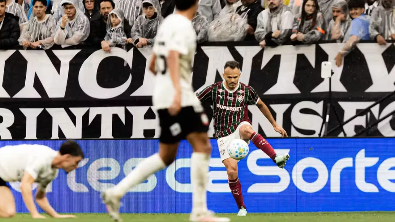 Renê em ação pelo Fluminense antes de sequência decisiva no Campeonato Brasileiro e na Libertadores Renê em ação pelo Fluminense antes de sequência decisiva no Campeonato Brasileiro e na Libertadores