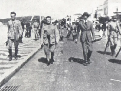Eduardo Gomes, Siqueira Campos, Nílton Prado e Otávio Correia durante a Revolta dos 18 do Forte, em Copacabana, em 1922.