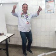 Rodrigo Neves vota na Faculdade de Veterinária da UFF em Niterói