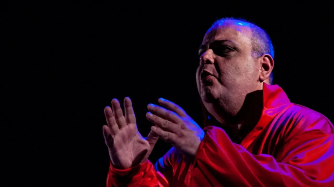 Cena do espetáculo Romeu e Julieta como você nunca viu em Niterói