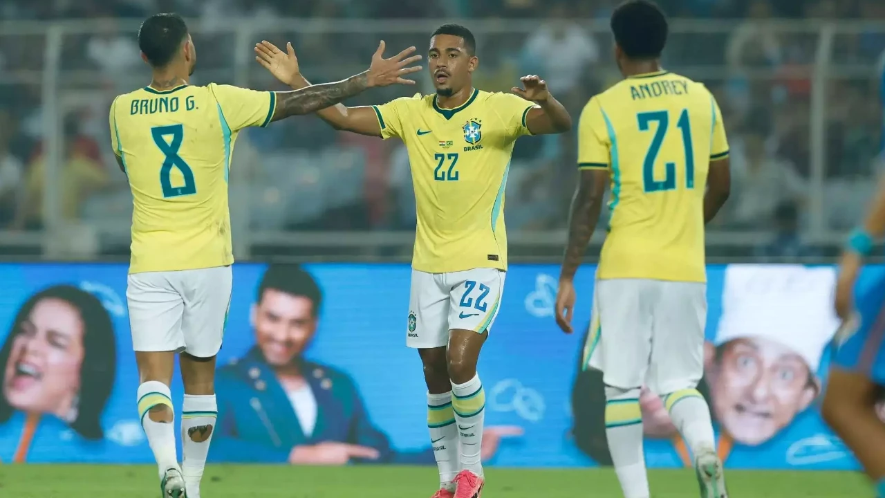 Samuel Lino comemora gol da Seleção Brasileira contra a Índia em Calcutá Samuel Lino comemora gol da Seleção Brasileira contra a Índia em Calcutá