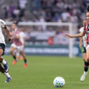 Jogadoras de São Paulo e Corinthians durante final do Campeonato Brasileiro Feminino