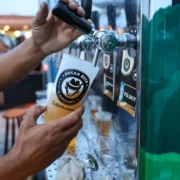 Cerveja artesanal é servida durante o Saquarema Beer Fest