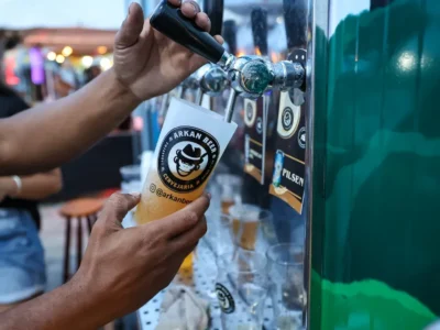 Cerveja artesanal é servida durante o Saquarema Beer Fest