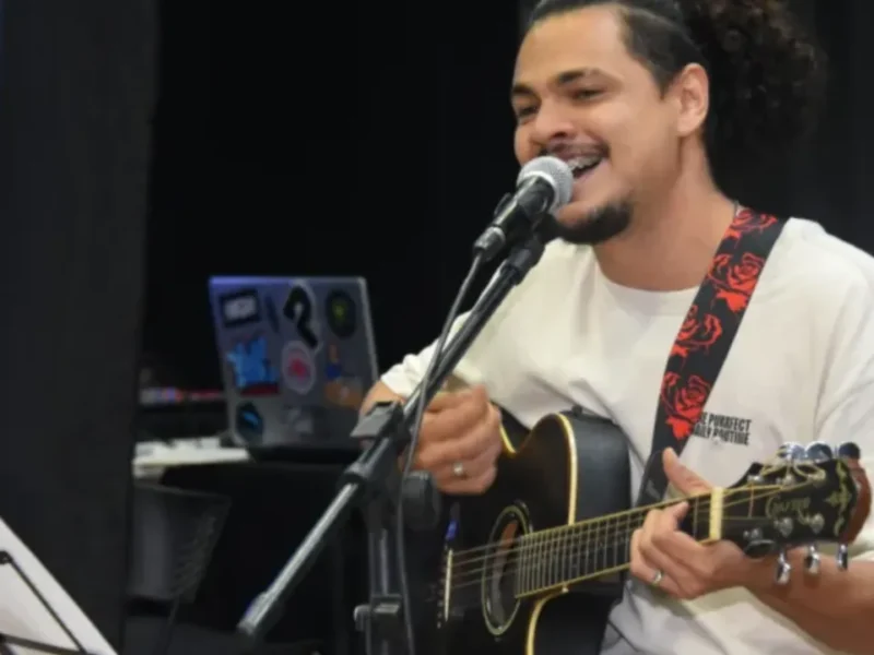 Sarau reúne poesia e hip hop na Incubadora de Cultura de Maricá