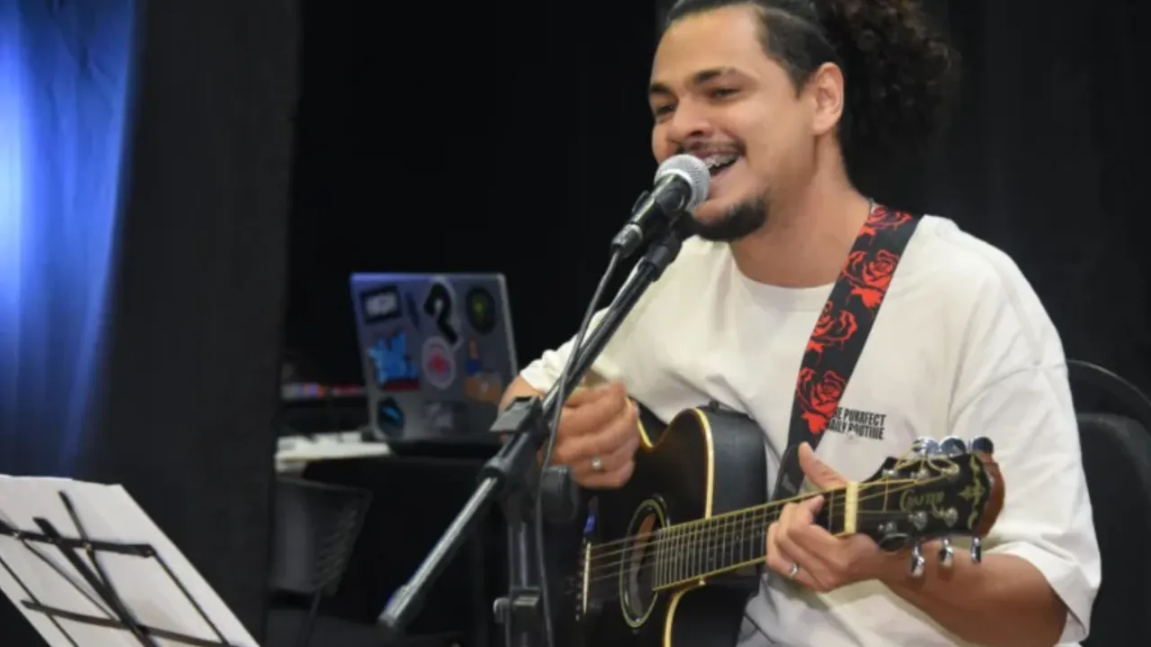 Sarau reúne poesia e hip hop na Incubadora de Cultura de Maricá
