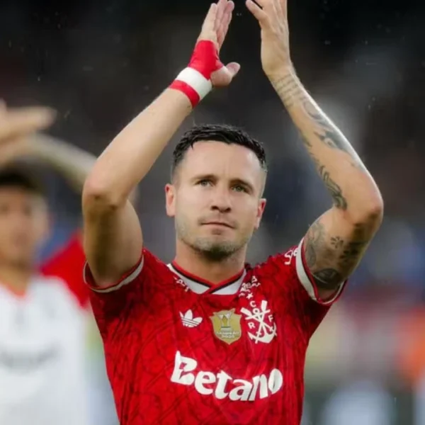 Saúl Ñíguez em ação pelo Flamengo durante a temporada de 2026
